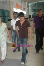 Shahrukh Khan Snapped at domestic airport in Mumbai on 18th April 2011 (4).JPG